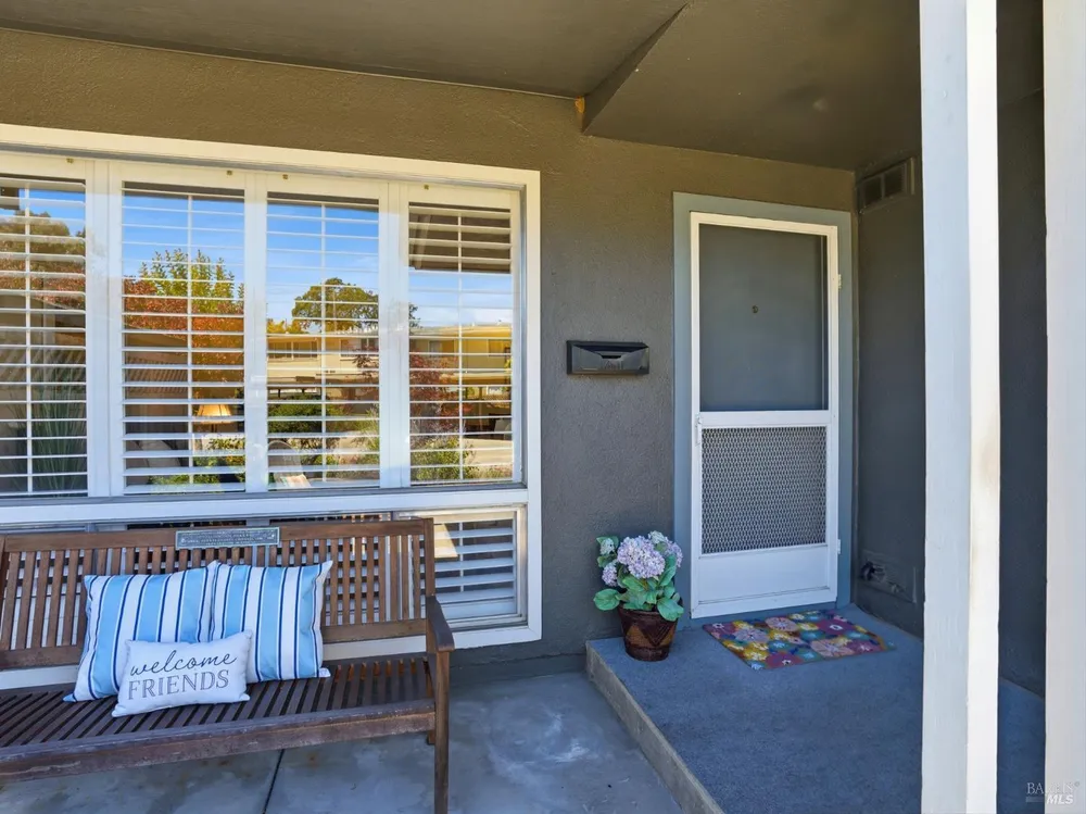 1004 Los Gamos Rd, San Rafael, CA 94903
