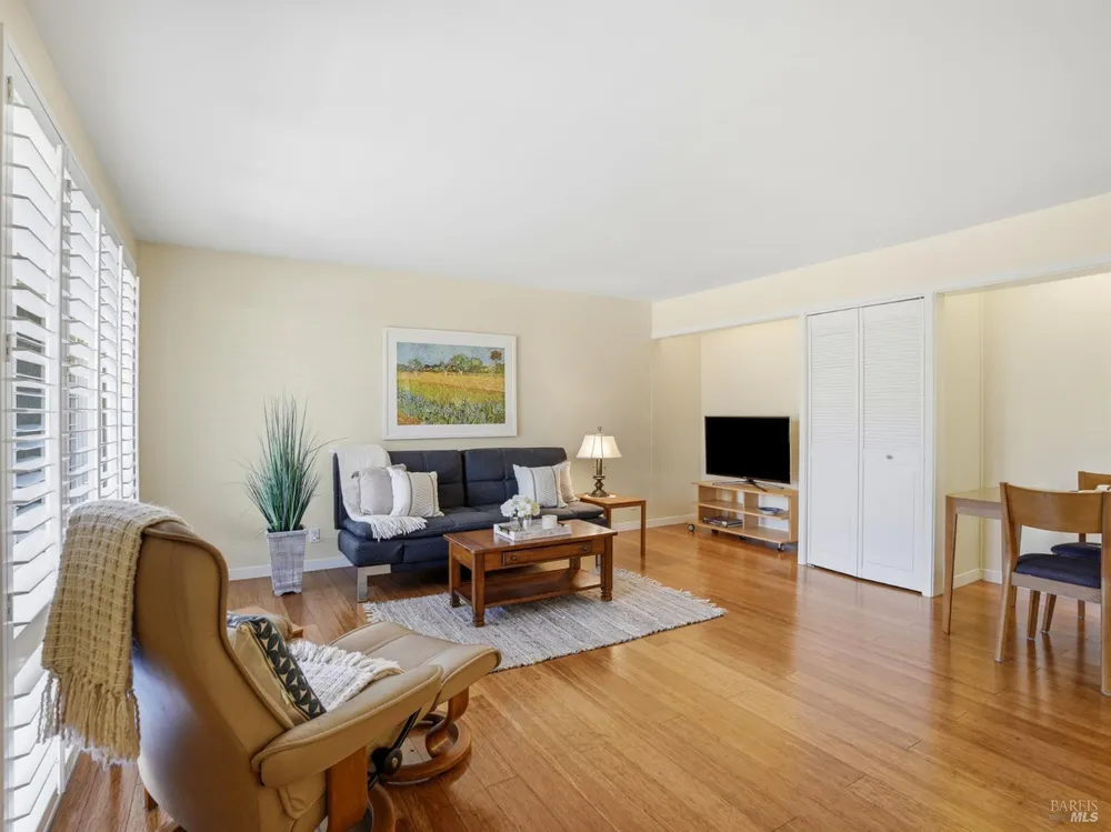 1004 Los Gamos Rd, San Rafael, CA 94903