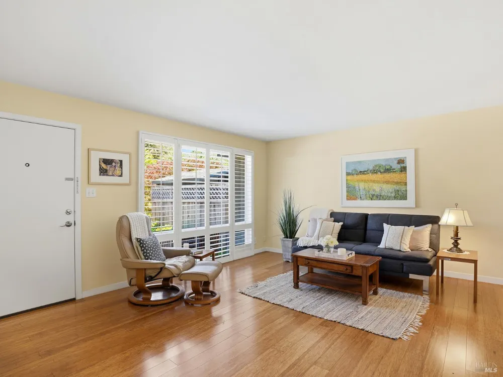 1004 Los Gamos Rd, San Rafael, CA 94903