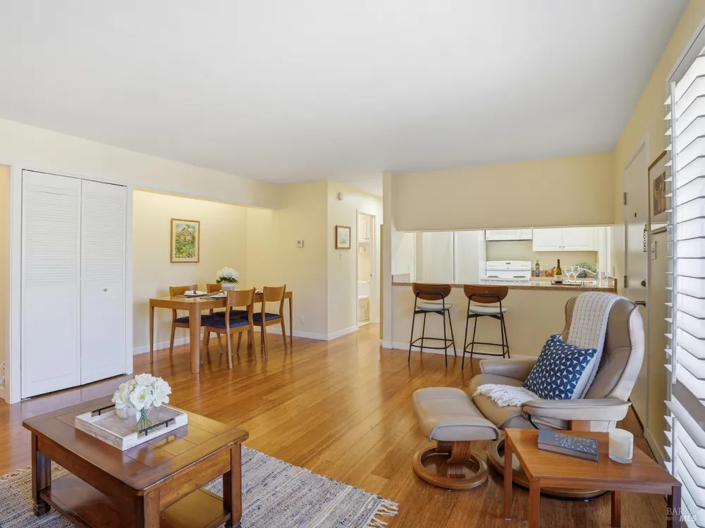 1004 Los Gamos Rd, San Rafael, CA 94903