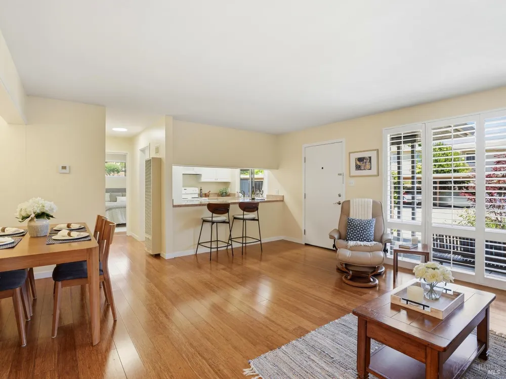 1004 Los Gamos Rd, San Rafael, CA 94903