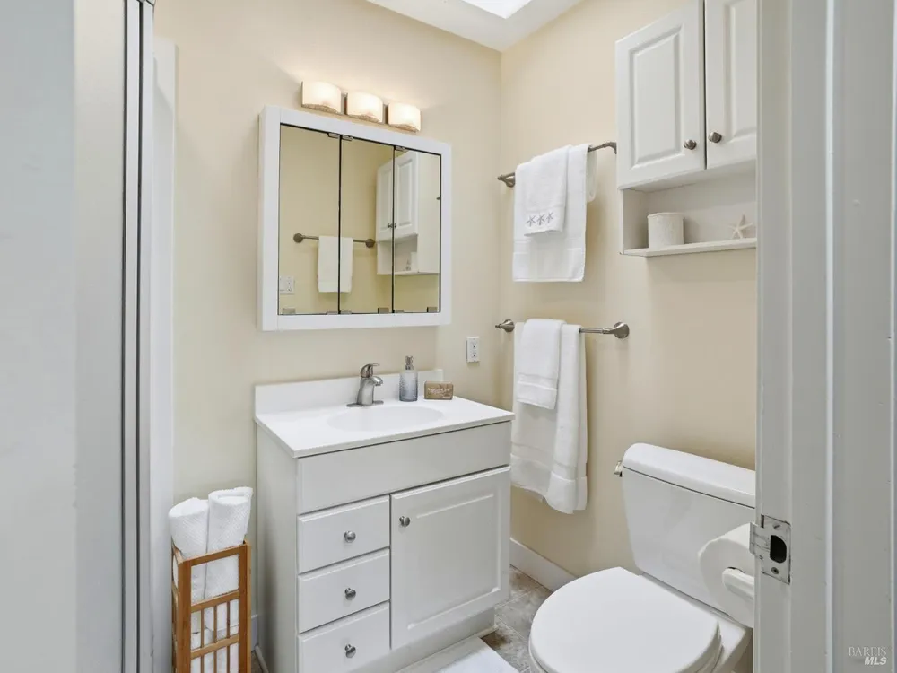 1004 Los Gamos Rd, San Rafael, CA 94903