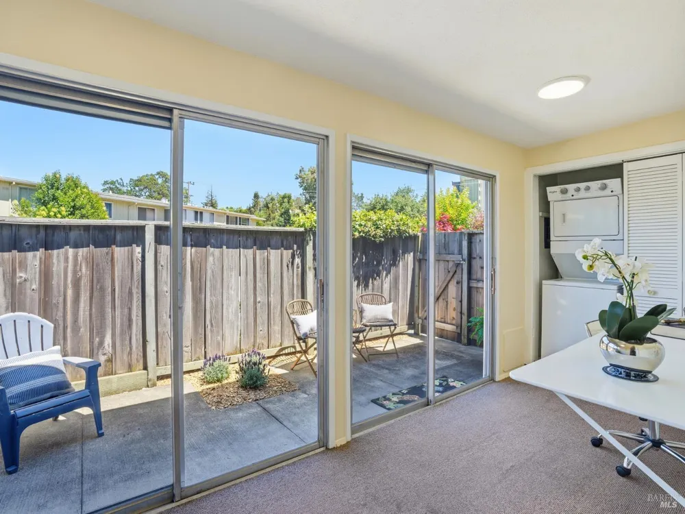 1004 Los Gamos Rd, San Rafael, CA 94903