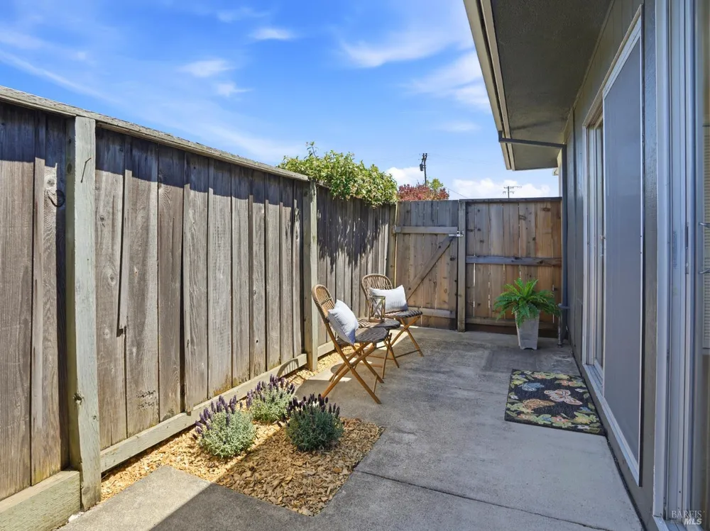 1004 Los Gamos Rd, San Rafael, CA 94903