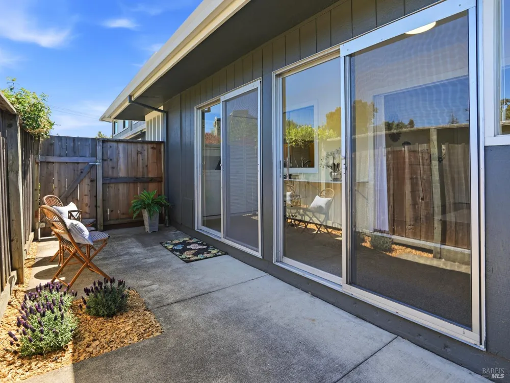 1004 Los Gamos Rd, San Rafael, CA 94903