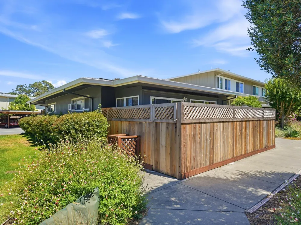 1004 Los Gamos Rd, San Rafael, CA 94903