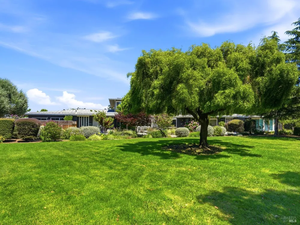 1004 Los Gamos Rd, San Rafael, CA 94903