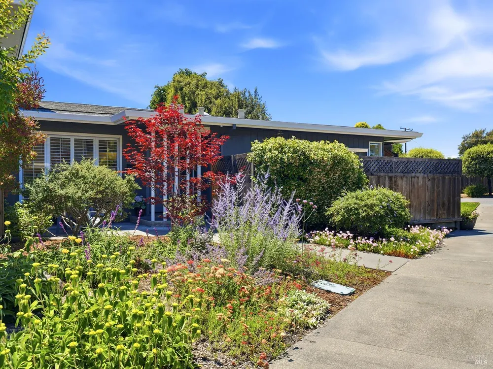 1004 Los Gamos Rd, San Rafael, CA 94903