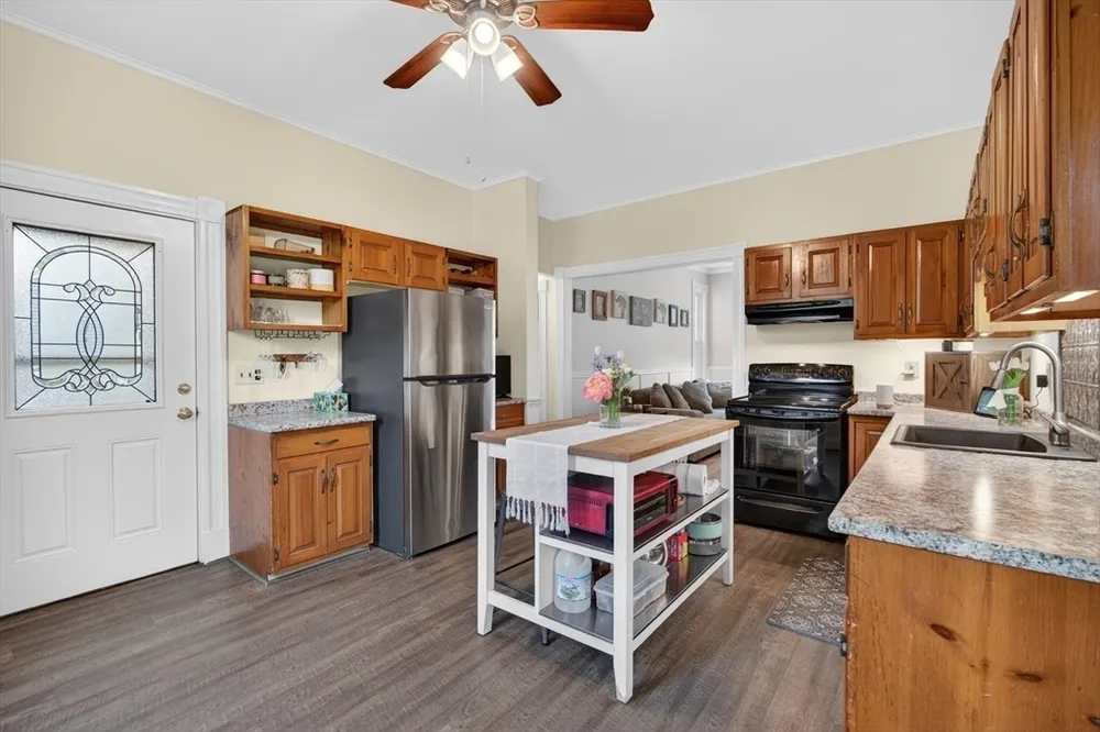 45 Church St, Chelmsford, MA 01863