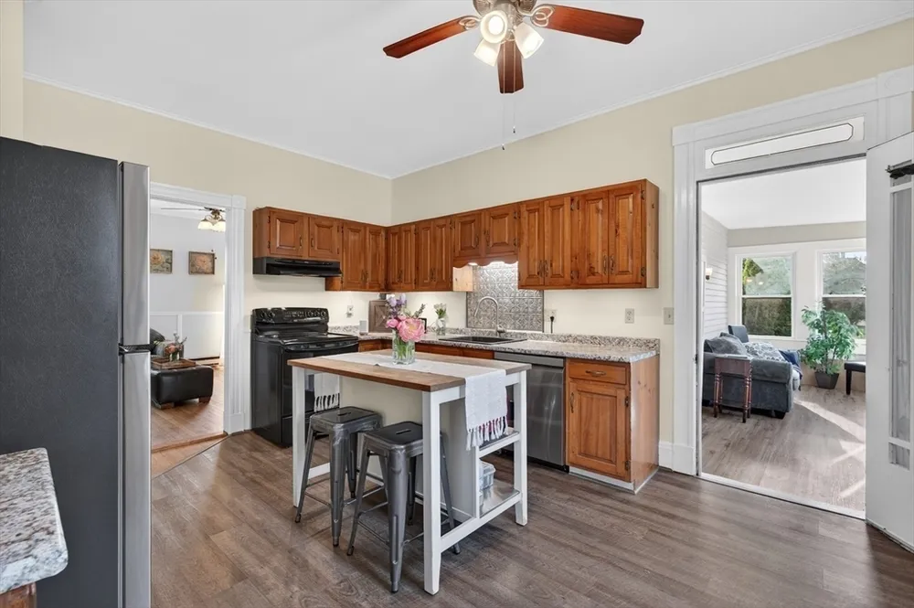 45 Church St, Chelmsford, MA 01863