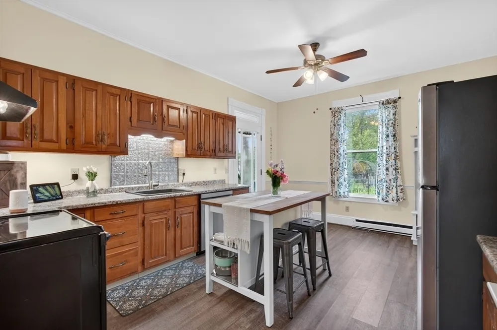 45 Church St, Chelmsford, MA 01863