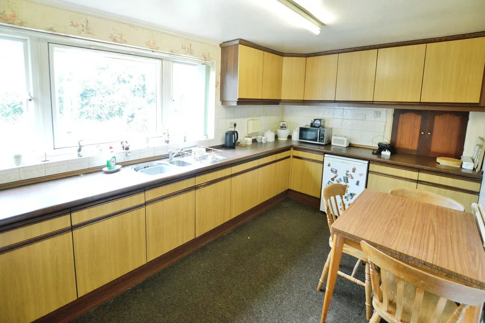 Property carousel item 4