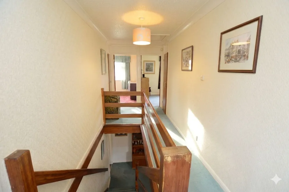 Property carousel item 9
