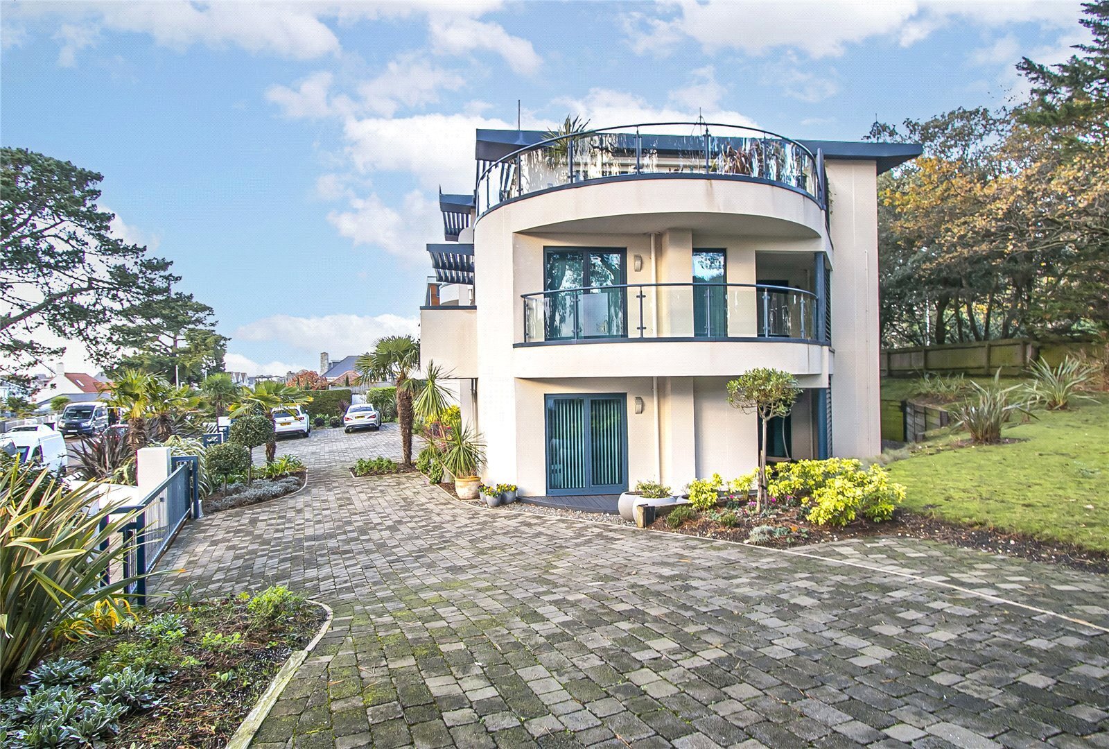Dorset Lake Avenue, Lilliput, Poole, Dorset, BH14 Image 17