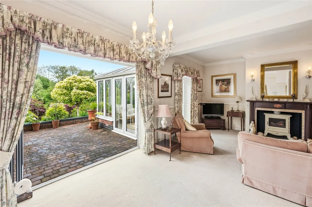 Property carousel item 4