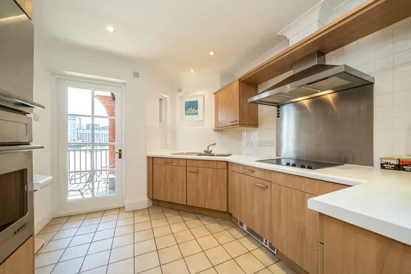 Grosvenor Road, London, SW1V photo 3