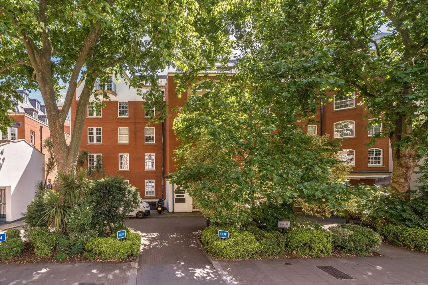 Grosvenor Road, London, SW1V photo 6