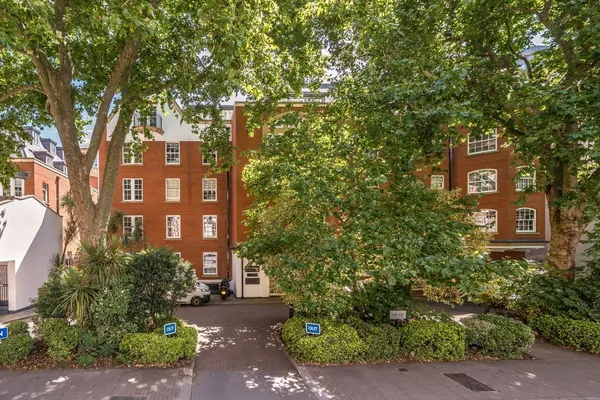 Grosvenor Road, London, SW1V photo 6
