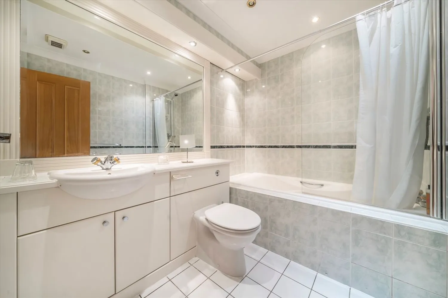 Grosvenor Road, London, SW1V photo 9