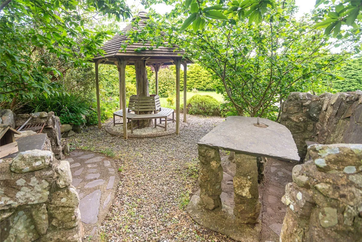 Llanrug, Caernarfon, Gwynedd, LL55