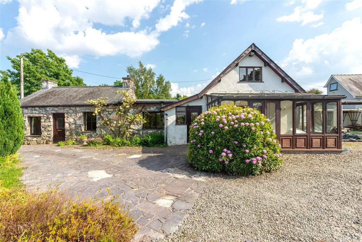 Llanrug, Caernarfon, Gwynedd, LL55