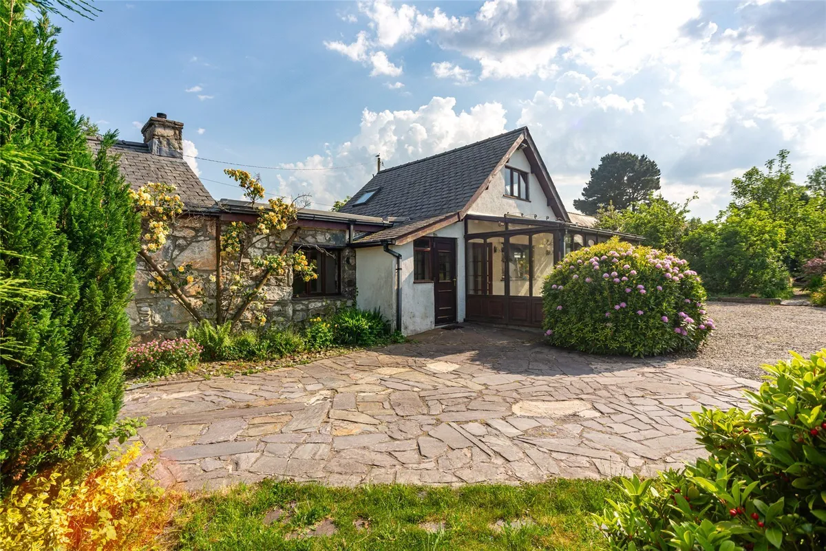 Llanrug, Caernarfon, Gwynedd, LL55