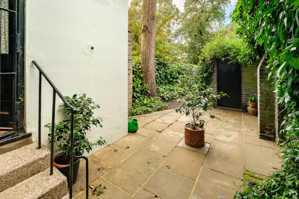 Canonbury Square, London, N1 photo 20