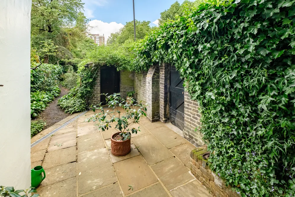 Canonbury Square, London, N1 photo 22
