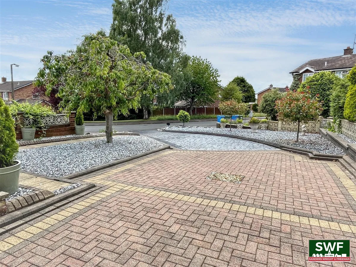 Dunster Grove, Perton