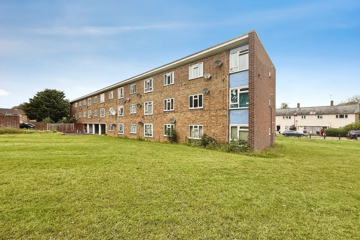 The Lawn, HARLOW