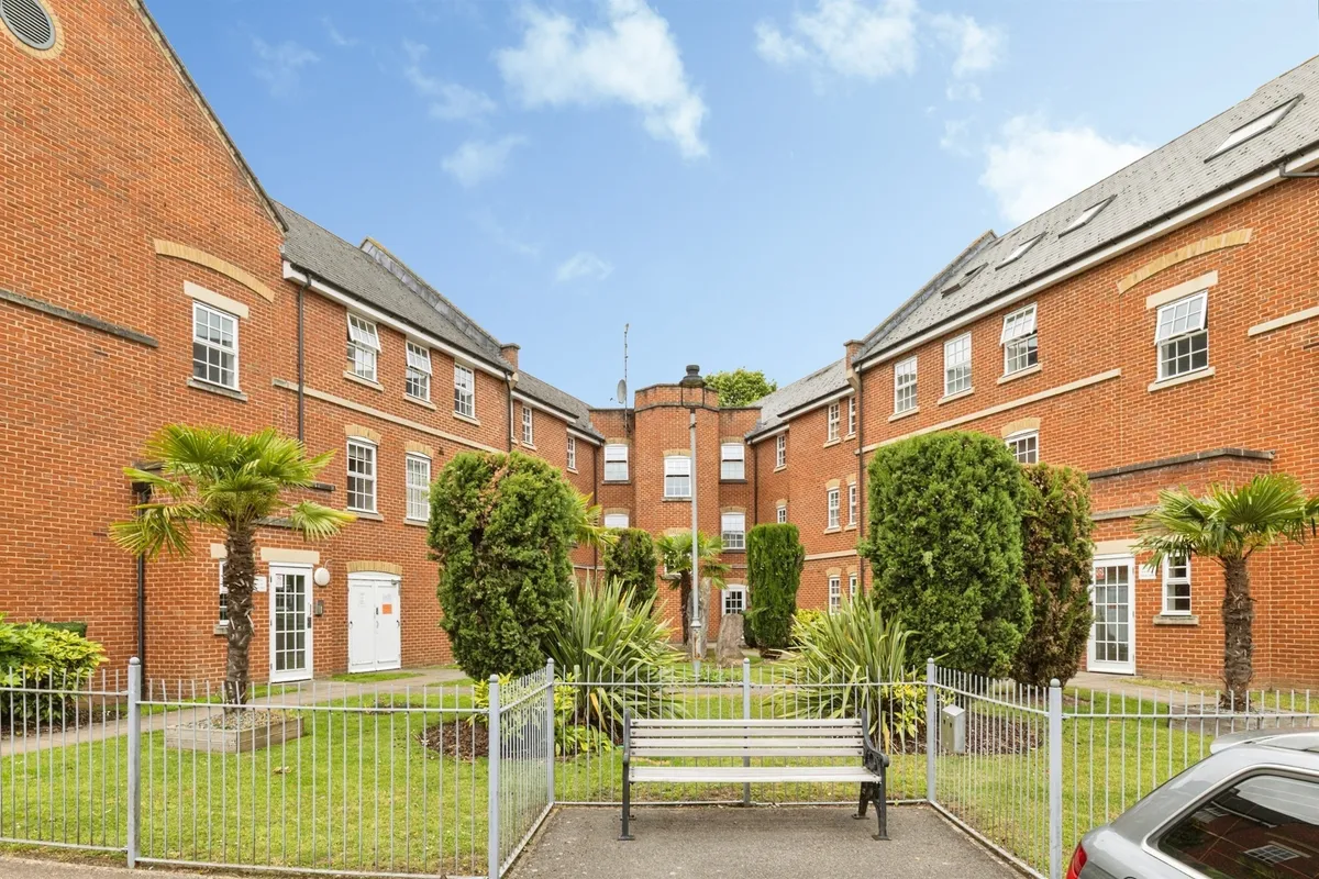 Florey Gardens, Aylesbury