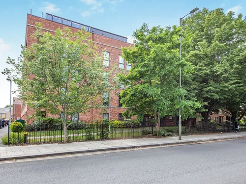 Oakleigh Road North, Londonphoto