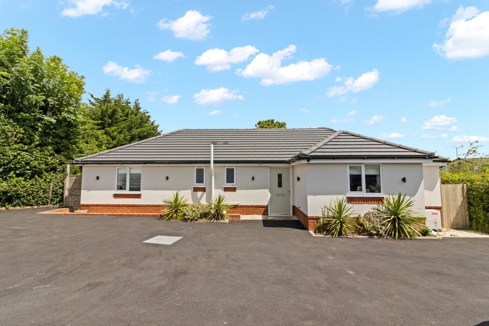 Hawks Road, Hailsham, East Sussex, BN27 Image 1