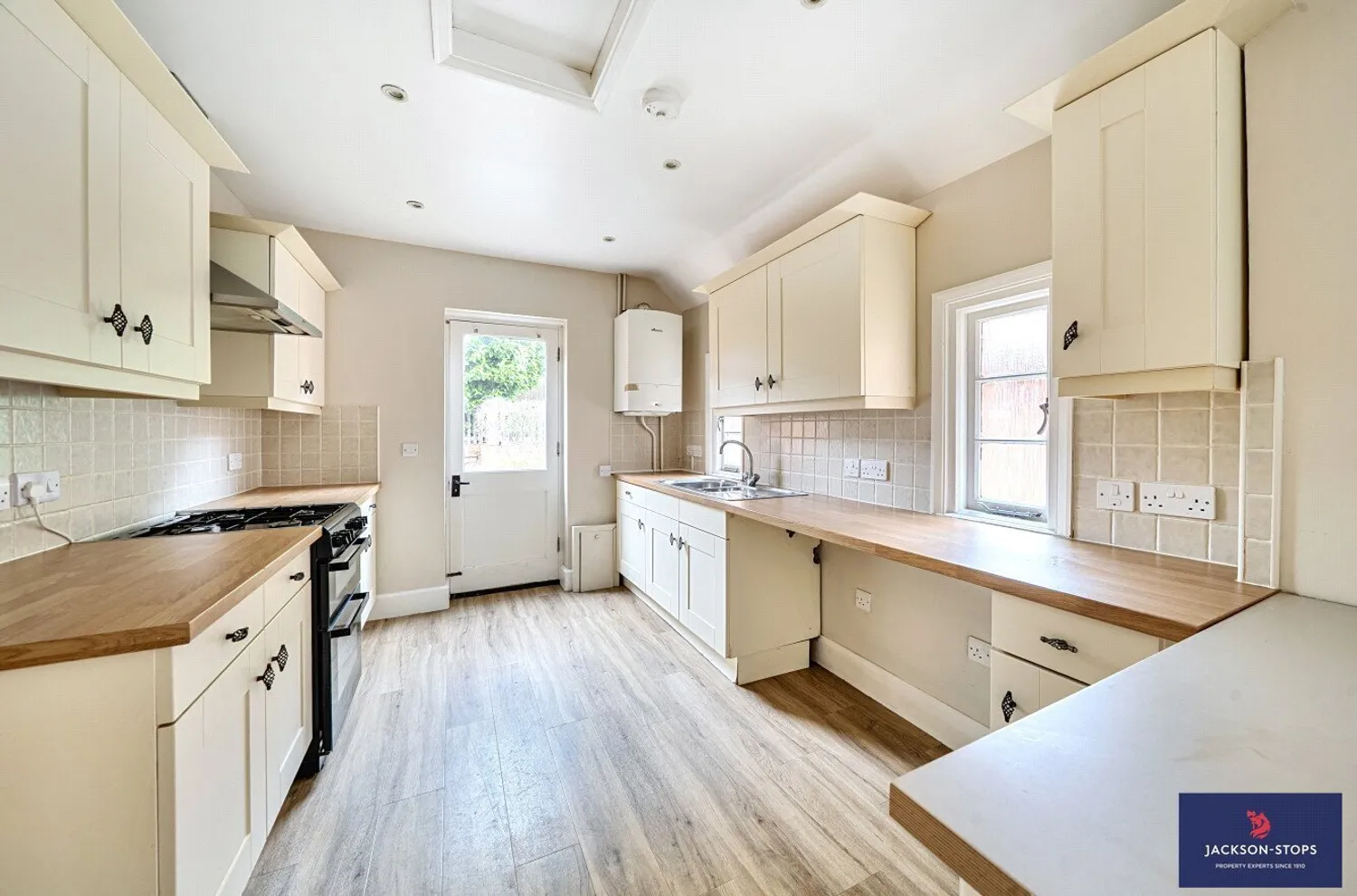 Dukes Cottages, Watling Street, MK17 photo 4