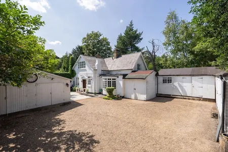 Byfleet Road, Cobham, KT11