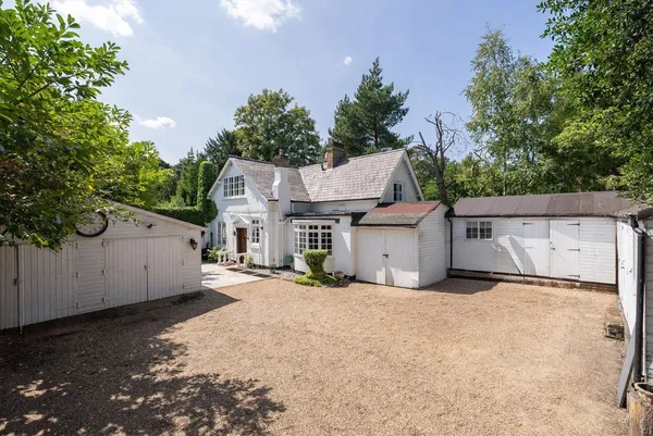 Byfleet Road, Cobham, KT11 photo 1
