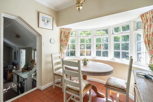 Byfleet Road, Cobham, KT11 photo 4