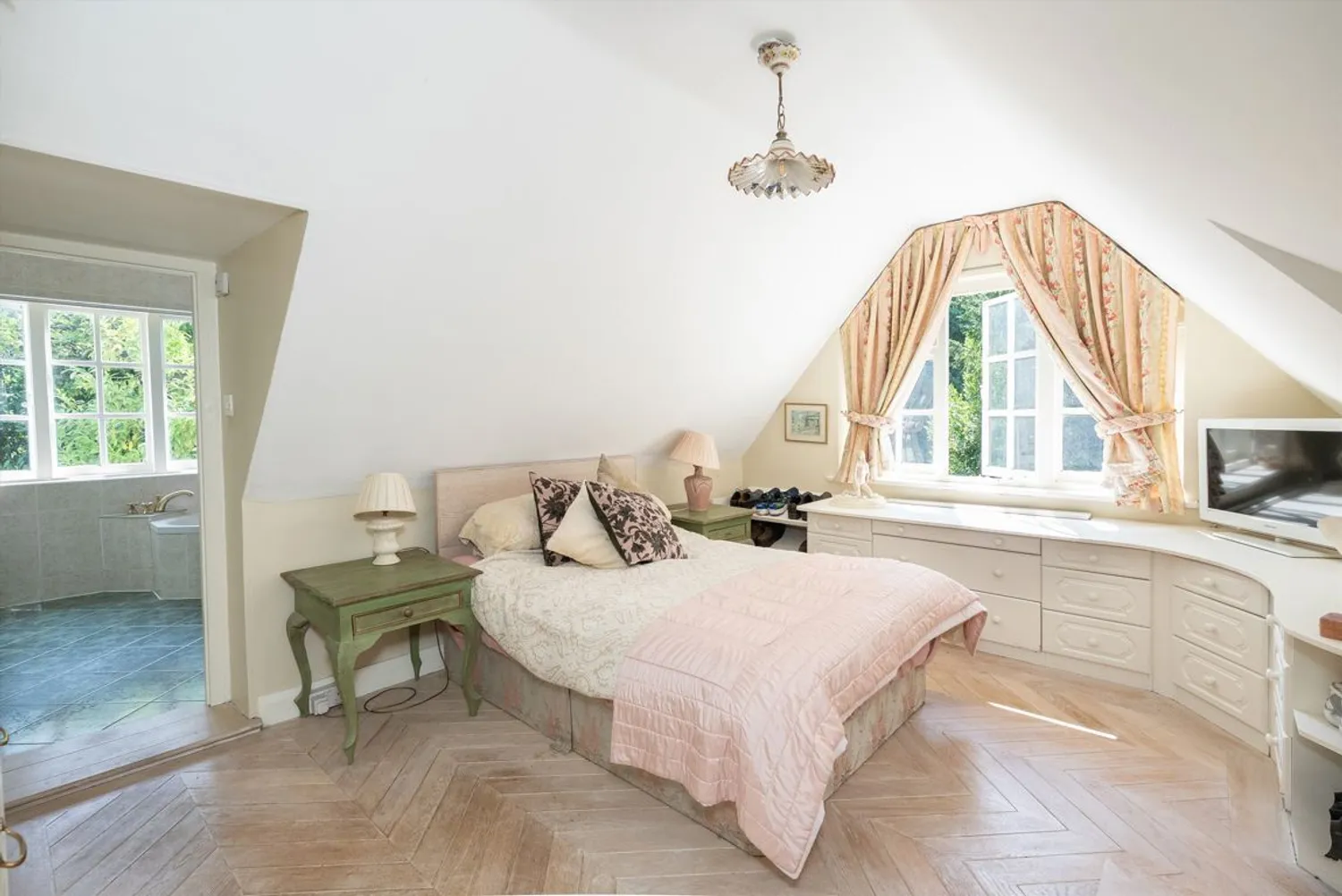 Byfleet Road, Cobham, KT11 photo 10