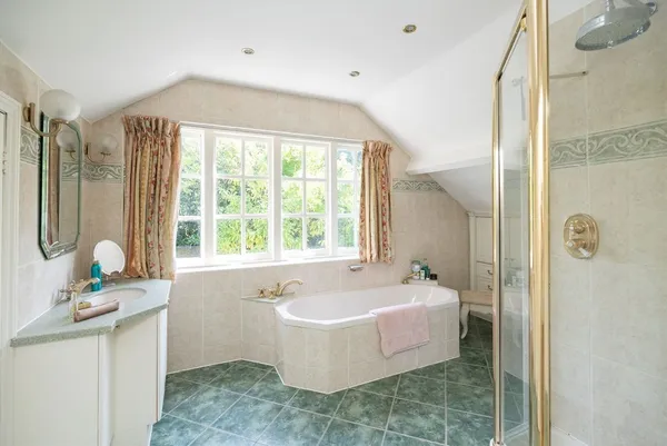 Byfleet Road, Cobham, KT11 photo 12