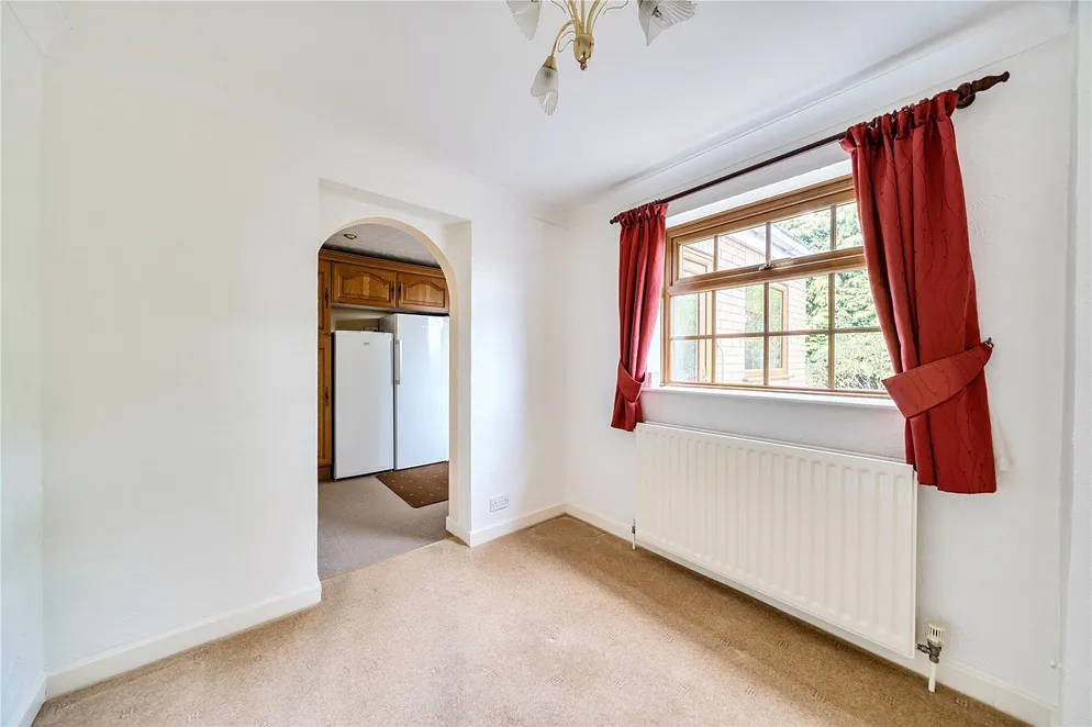 Property carousel item 6