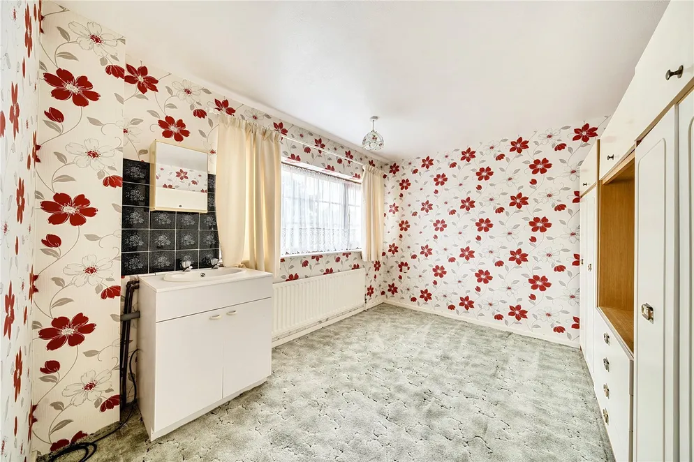 Property carousel item 9