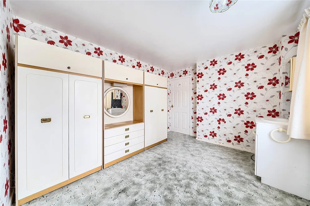 Property carousel item 18