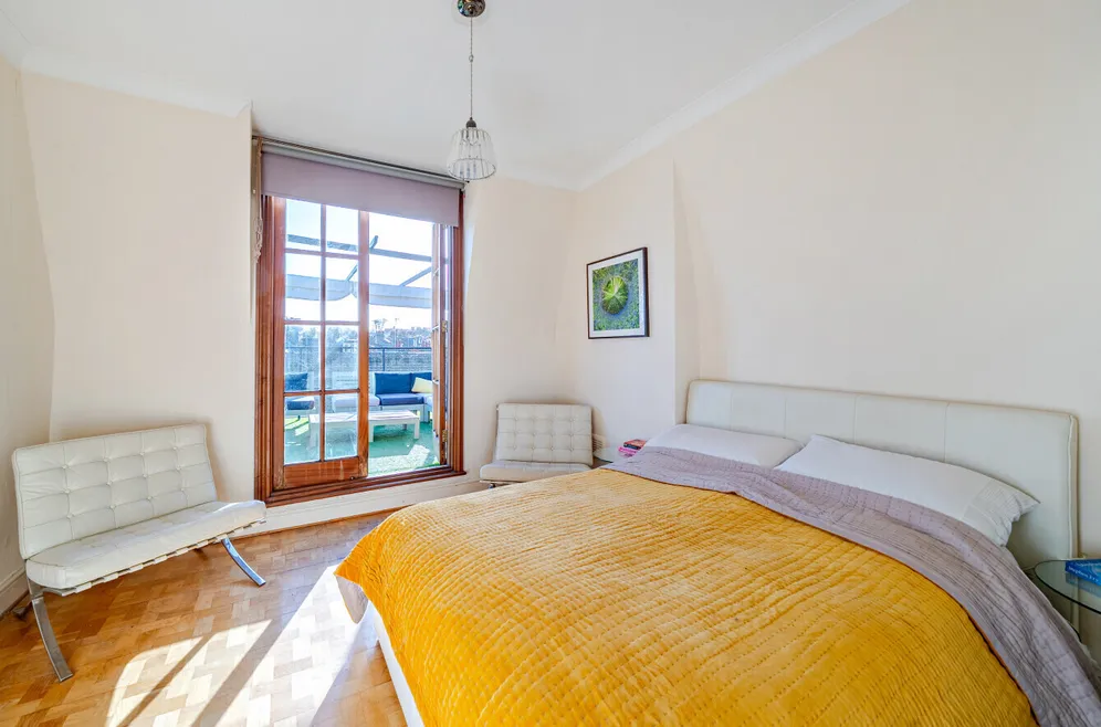 Alexandra Park Road, London, N10 photo 8