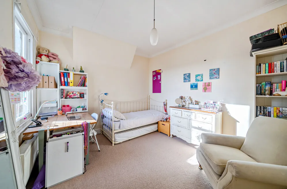 Alexandra Park Road, London, N10 photo 9