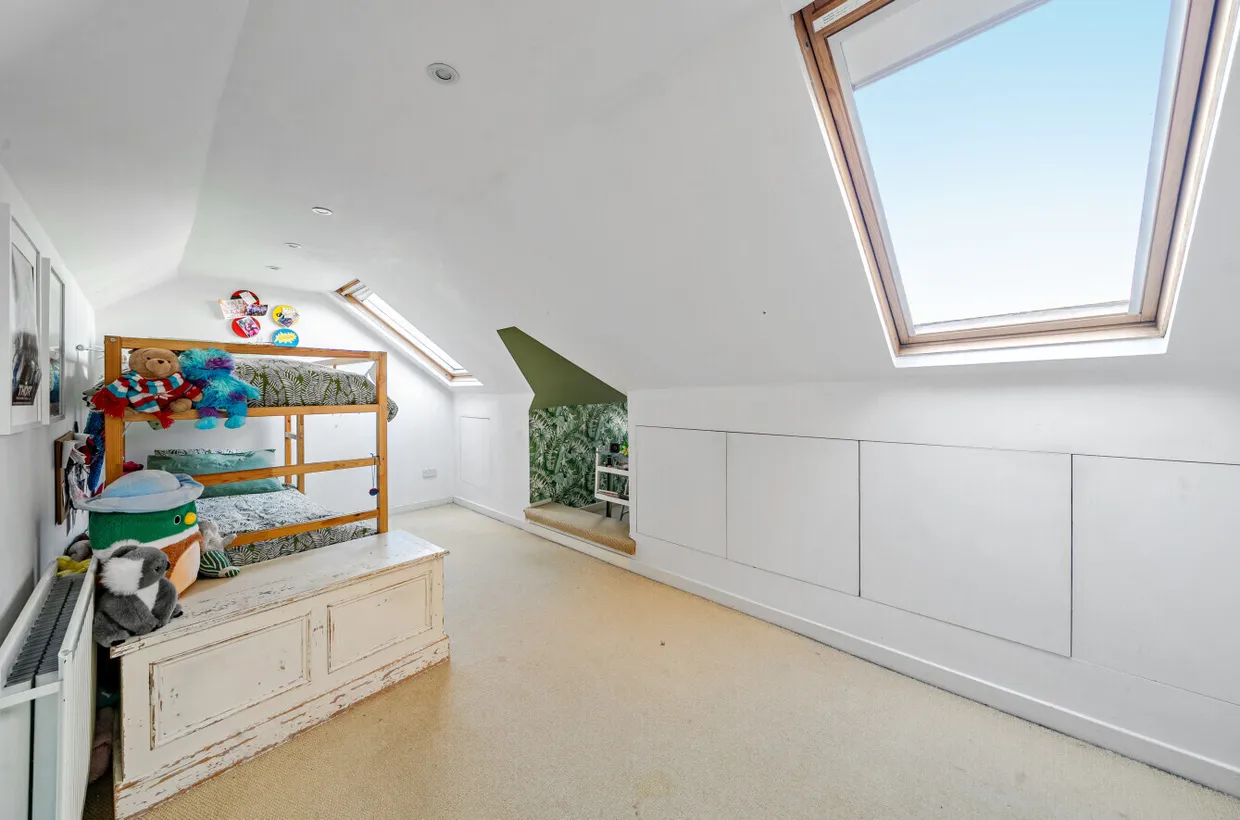 Alexandra Park Road, London, N10 photo 10