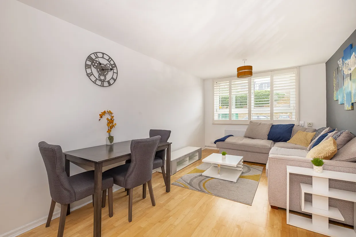 Kingham Close, London, SW18 photo 4