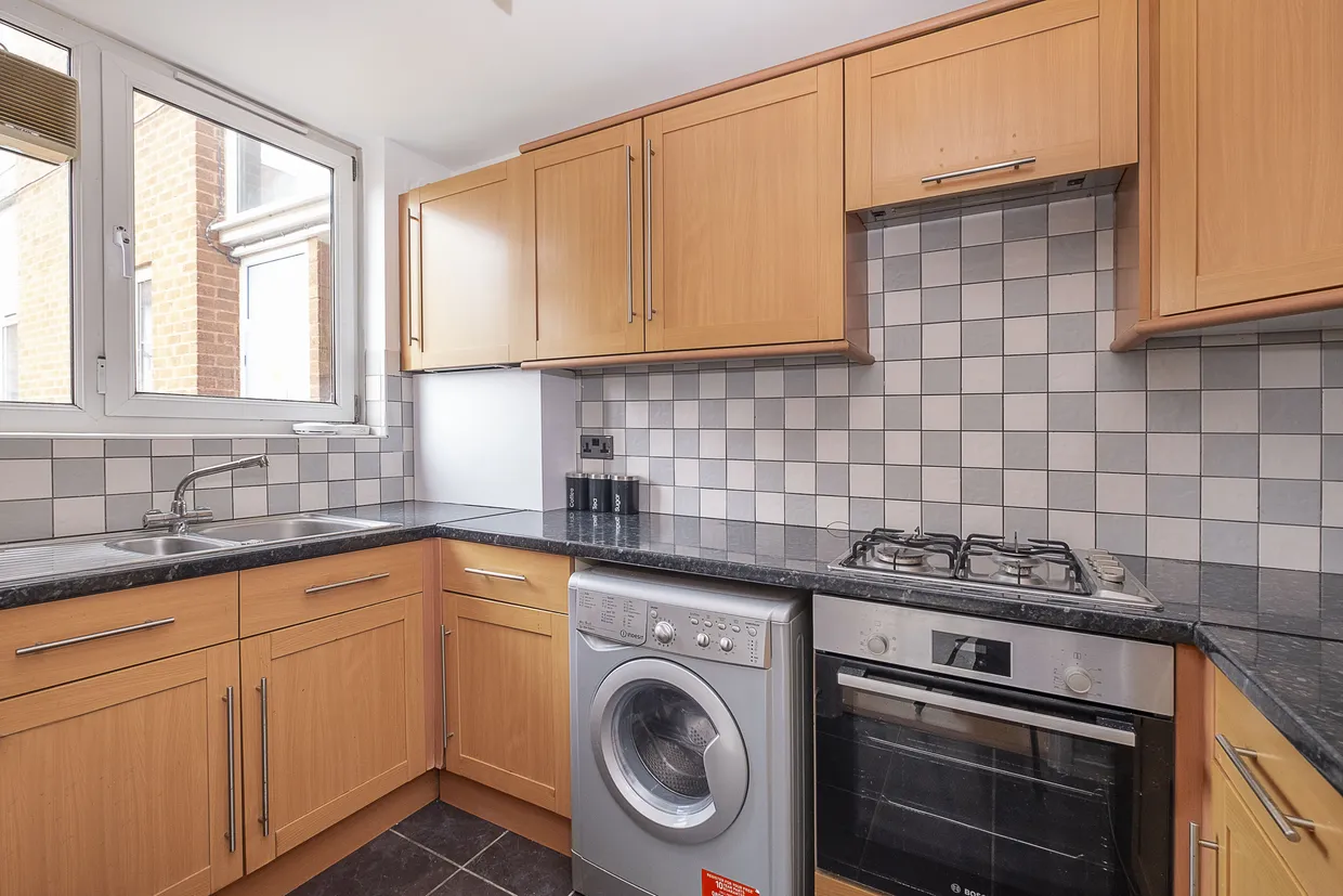 Kingham Close, London, SW18 photo 5