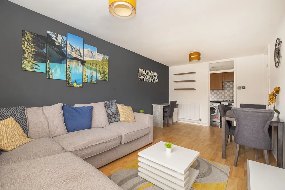 Kingham Close, London, SW18 photo 6