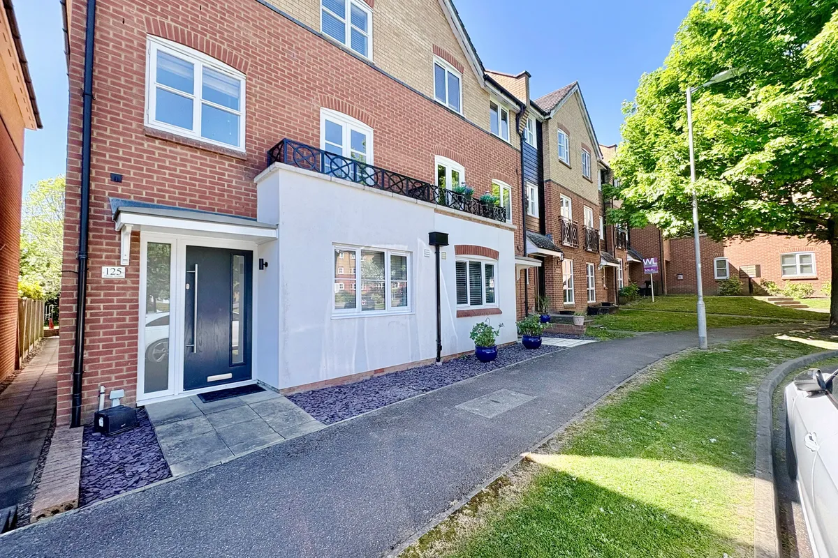 Plomer Avenue, HODDESDON