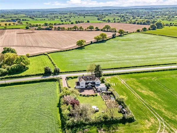 Abbots Bromley Road, Hoar Cross, DE13 photo 39